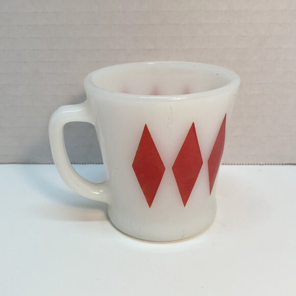 Fire King Anchor Hocking Mug 8 oz Vintage Milk Glass Red Diamonds / Harlequin - Picture 4 of 4